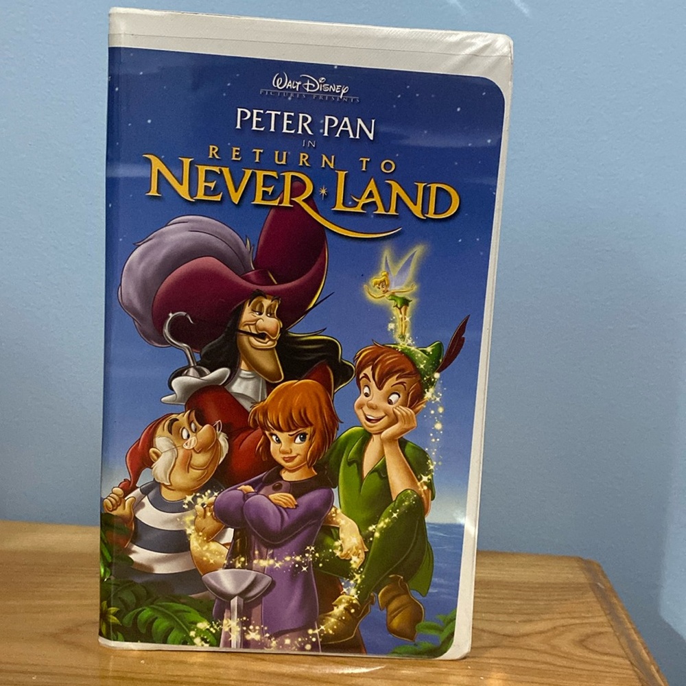 Disneys Peter Pan Return to Never Land VHS